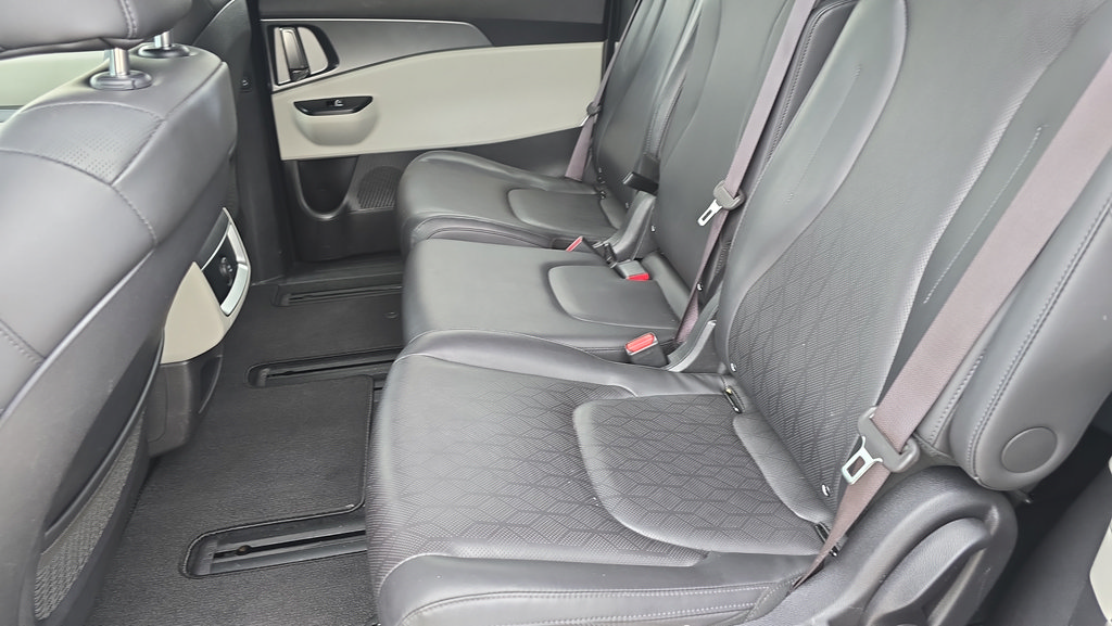 Used 2024 Kia Carnival LX FWD image 10