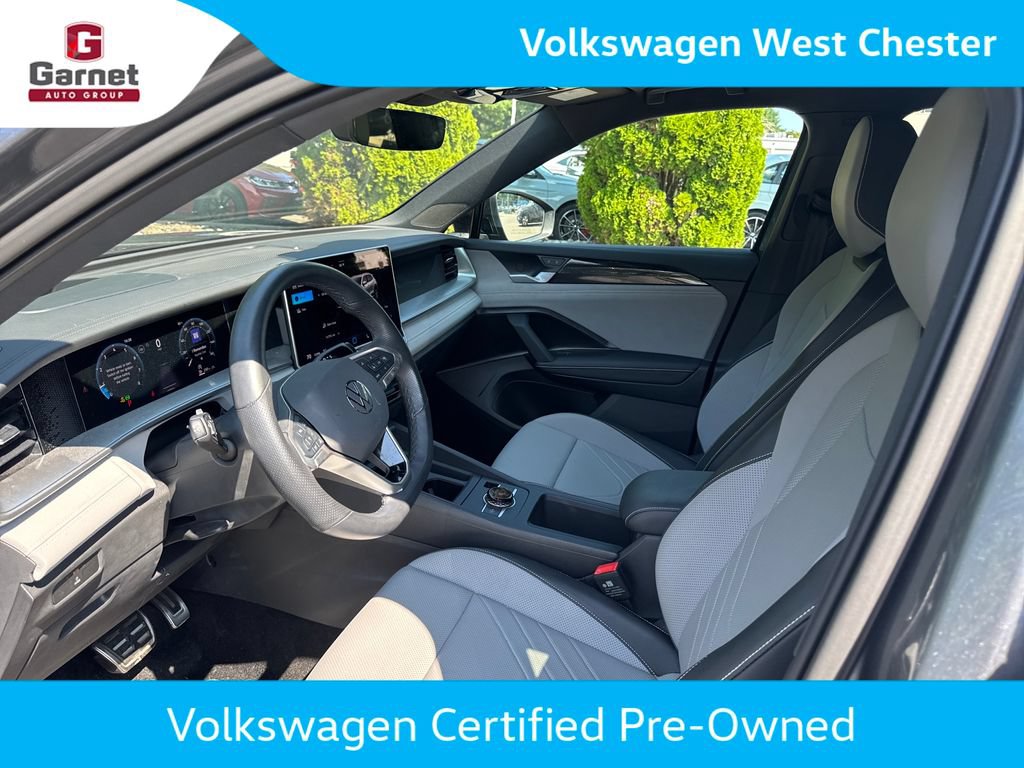 Used 2025 Volkswagen Tiguan SE R-Line AWD/4WD image 10