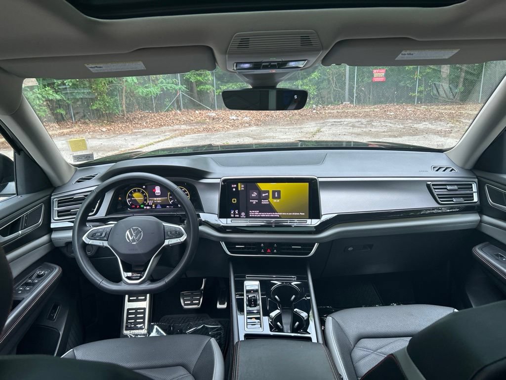 Used 2024 Volkswagen Atlas Peak Edition SE AWD/4WD image 29