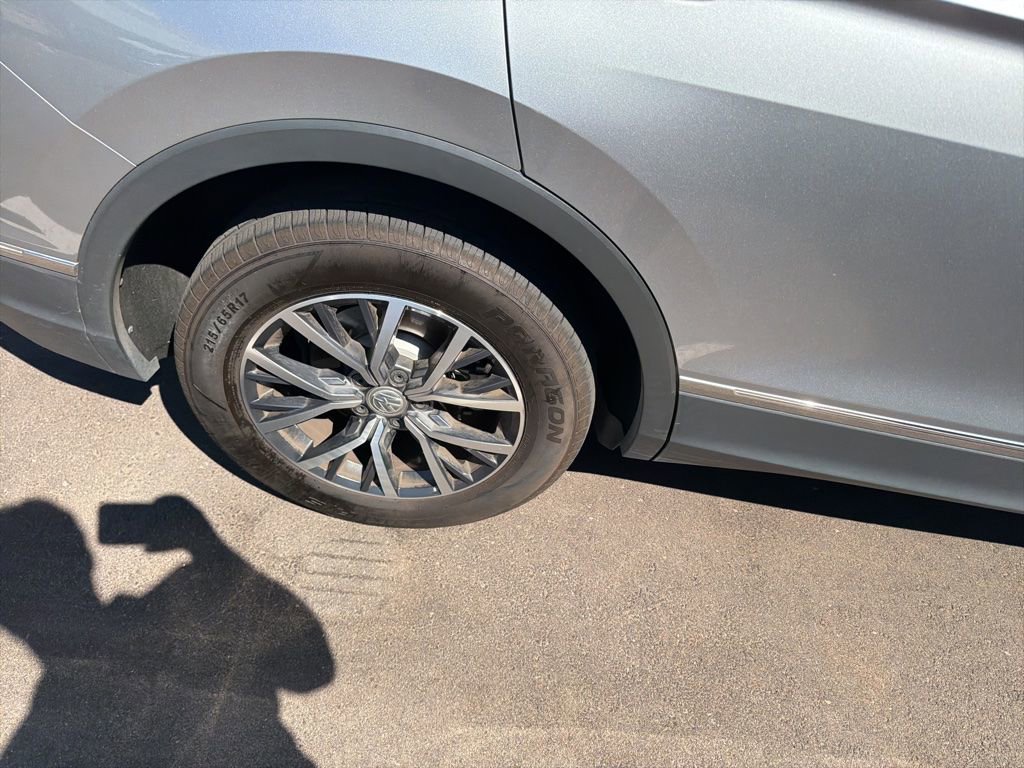 Used 2020 Volkswagen Tiguan SE w/ Panoramic Sunroof Package image 14
