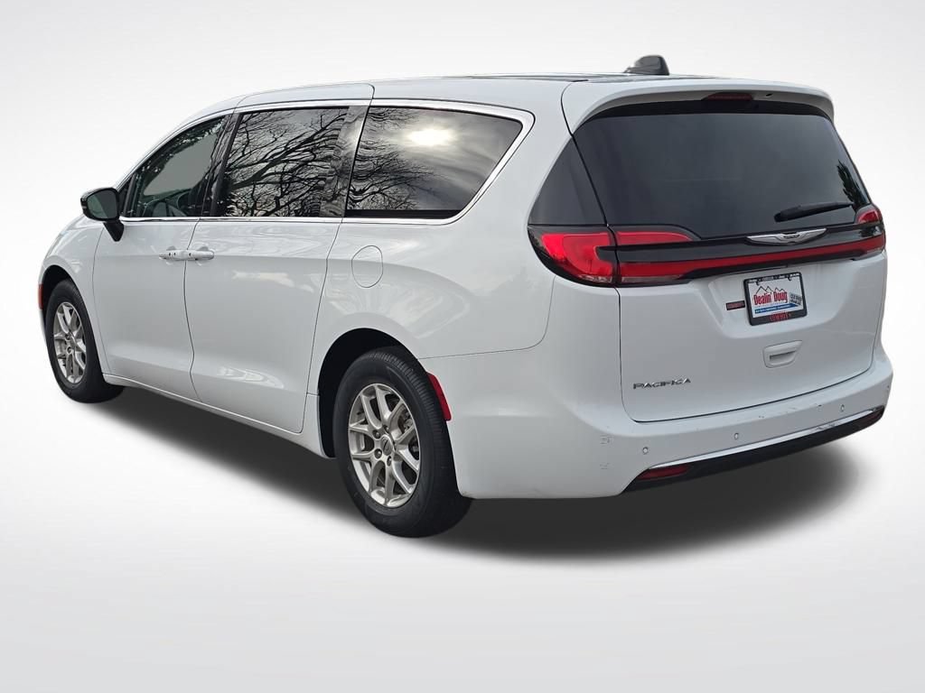 Used 2024 Chrysler Pacifica Touring-L FWD video 3