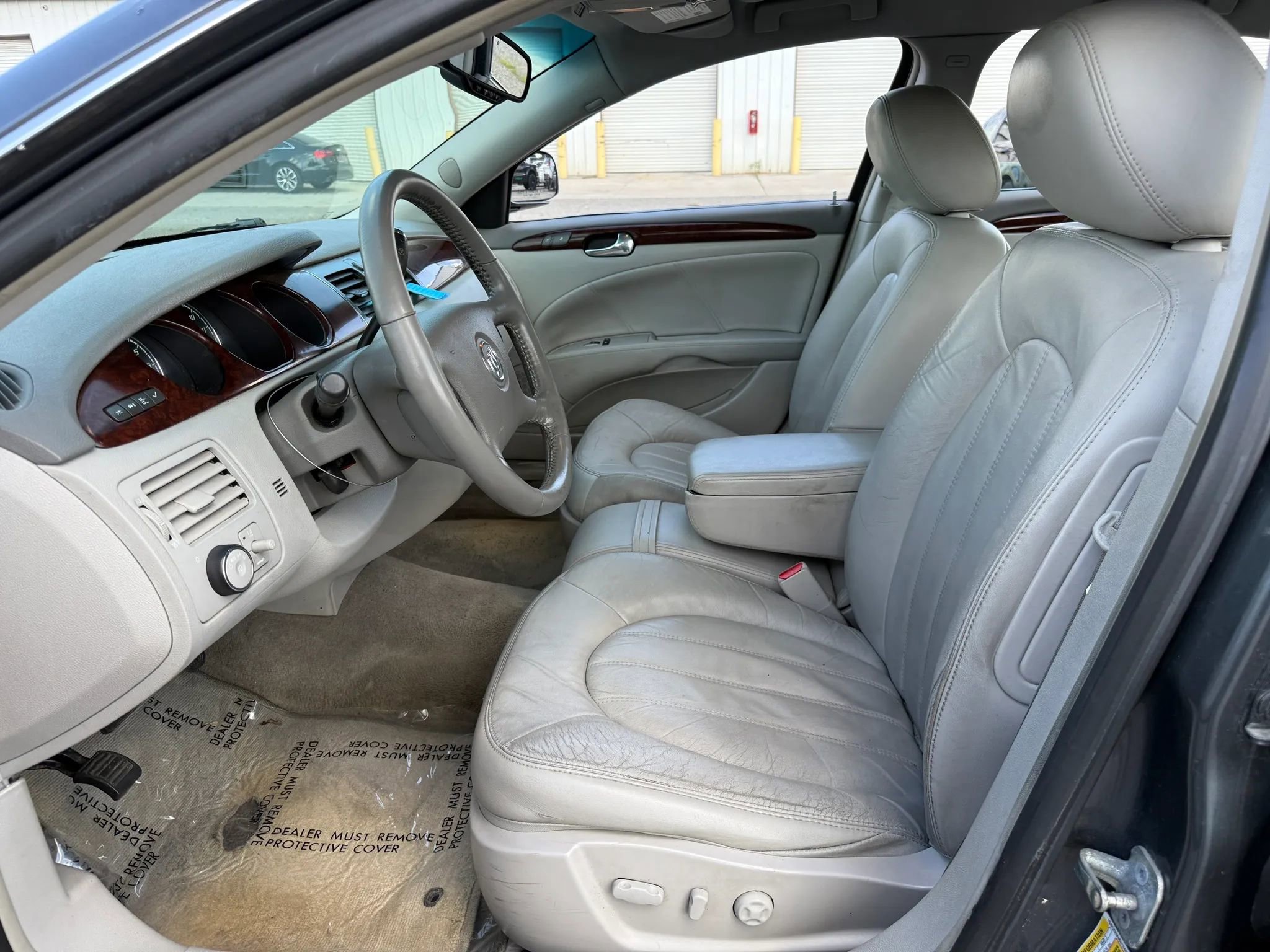 Used 2011 Buick Lucerne CXL FWD image 2