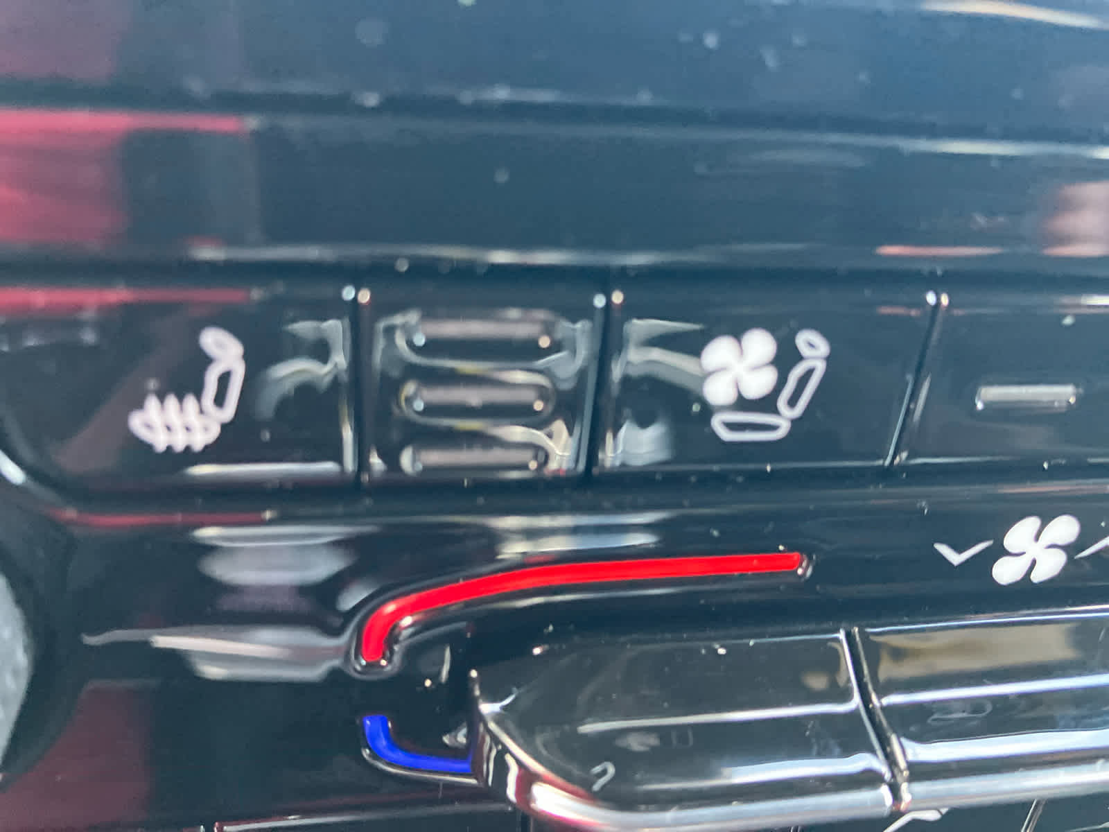 Used 2025 Jeep Grand Cherokee L Limited w/ Luxury Tech Group II image 31