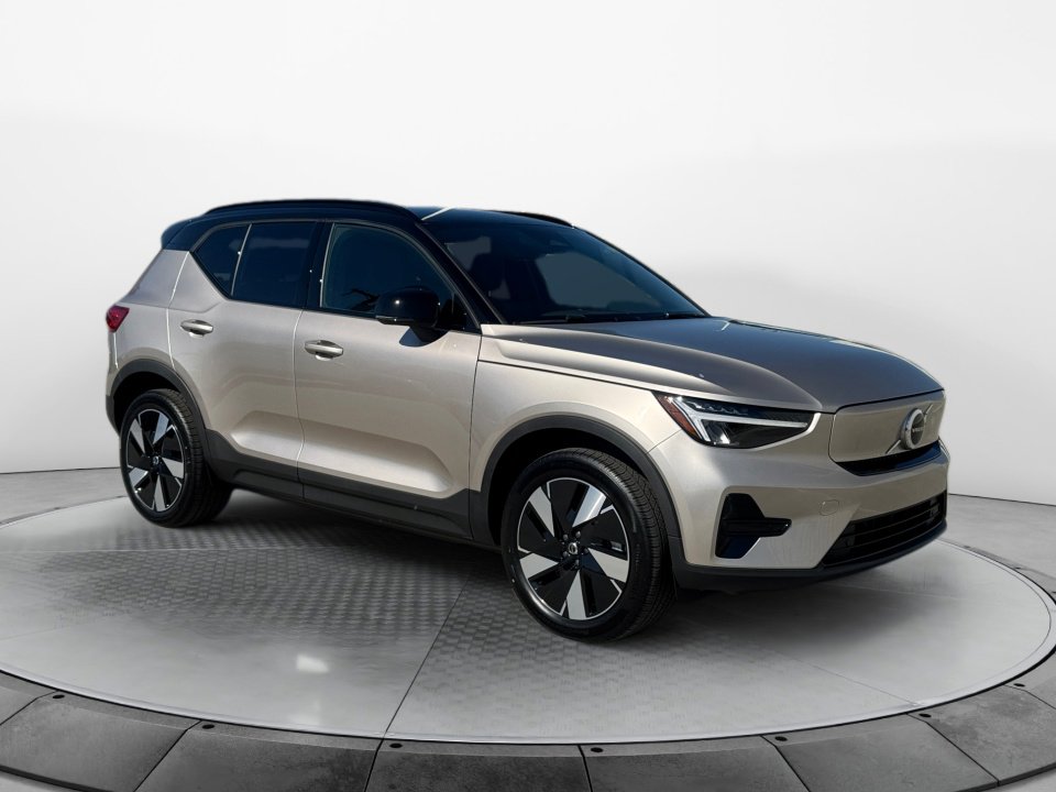 New 2024 Volvo XC40 Recharge Core w/ Protection Package Premier