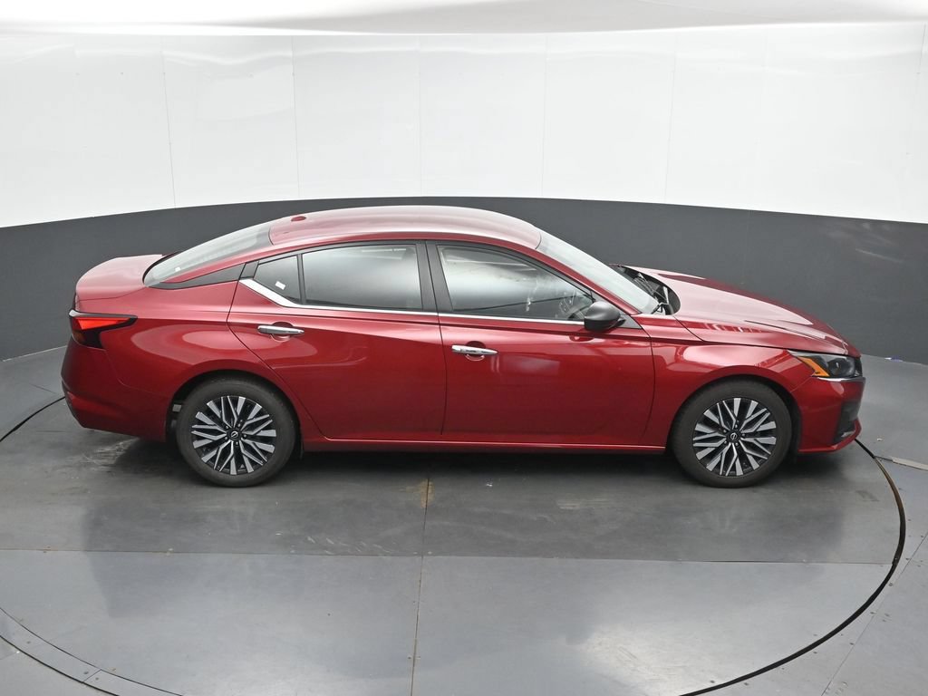 Used 2025 Nissan Altima 2.5 SV FWD image 32