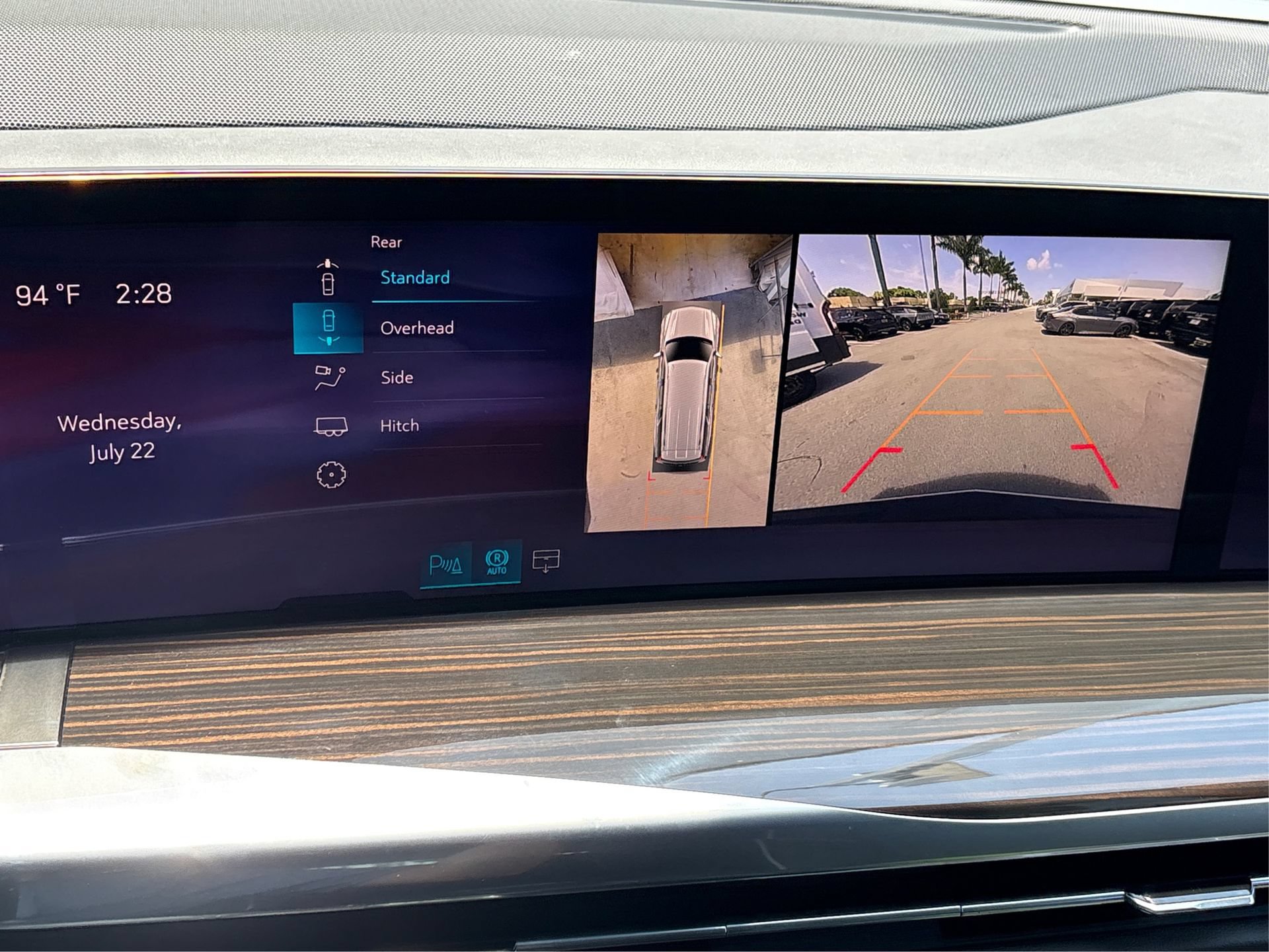 New 2026 Cadillac Escalade ESV Luxury AWD/4WD image 24