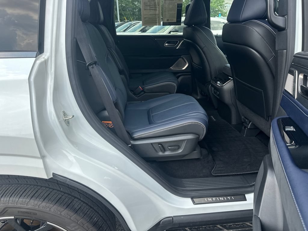 Used 2026 INFINITI QX80 4WD w/ Sport Exterior Package image 13
