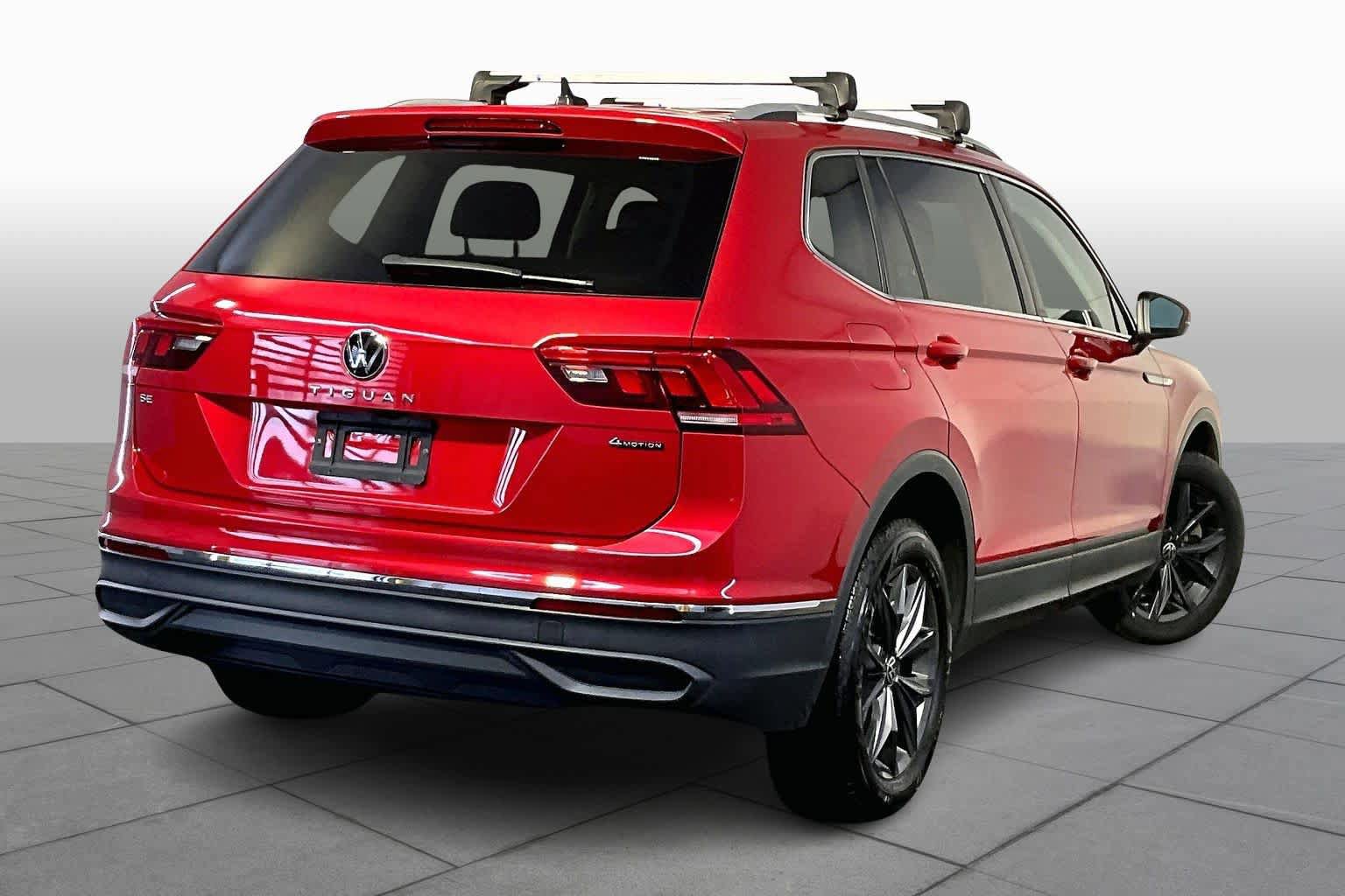 Used 2022 Volkswagen Tiguan SE w/ Panoramic Sunroof Package AWD/4WD image 13