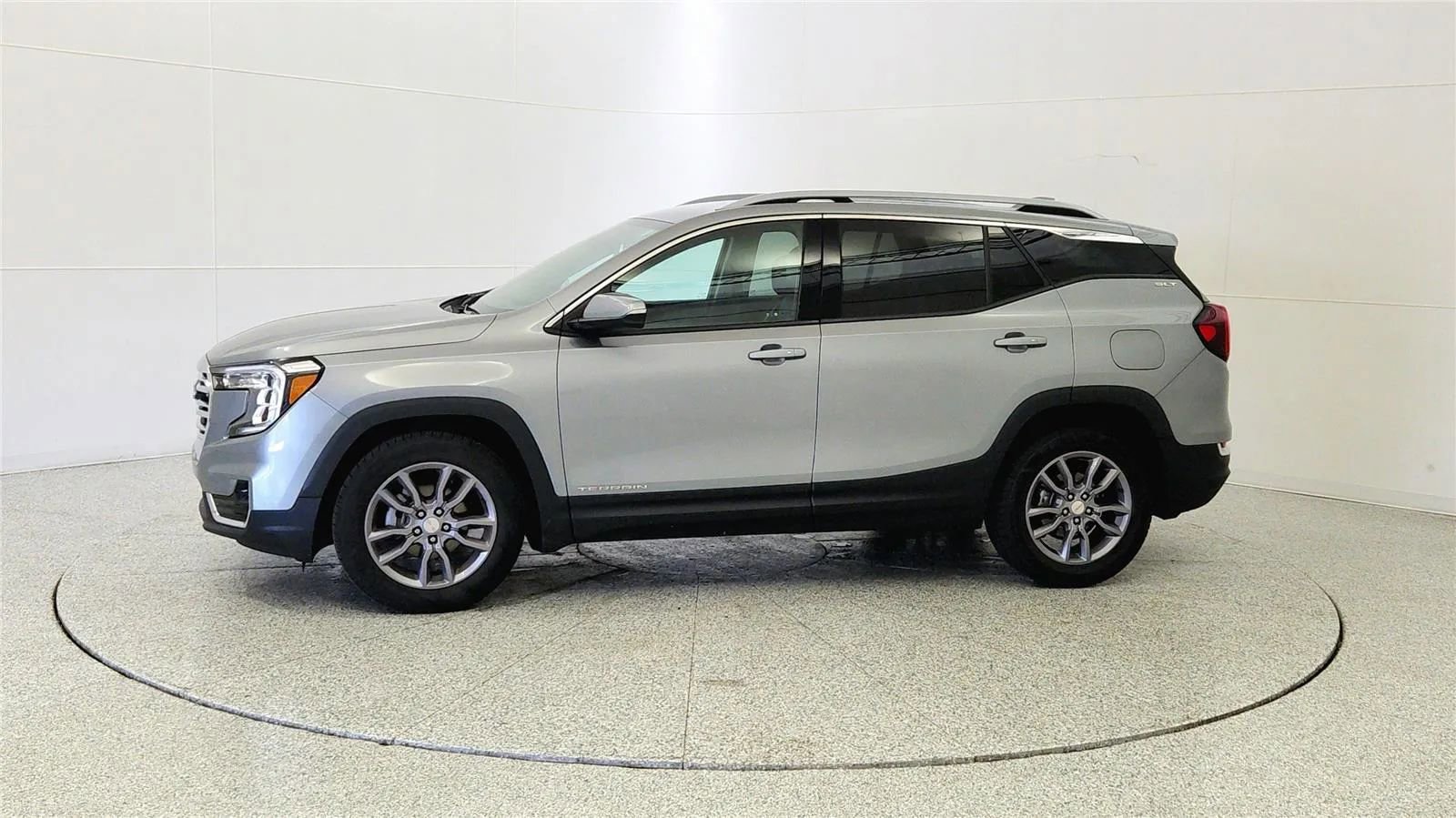 Used 2023 GMC Terrain SLT FWD image 4