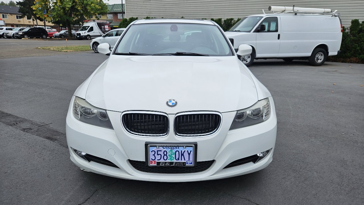 Used 2011 BMW 328i Sedan w/ Premium Pkg image 4