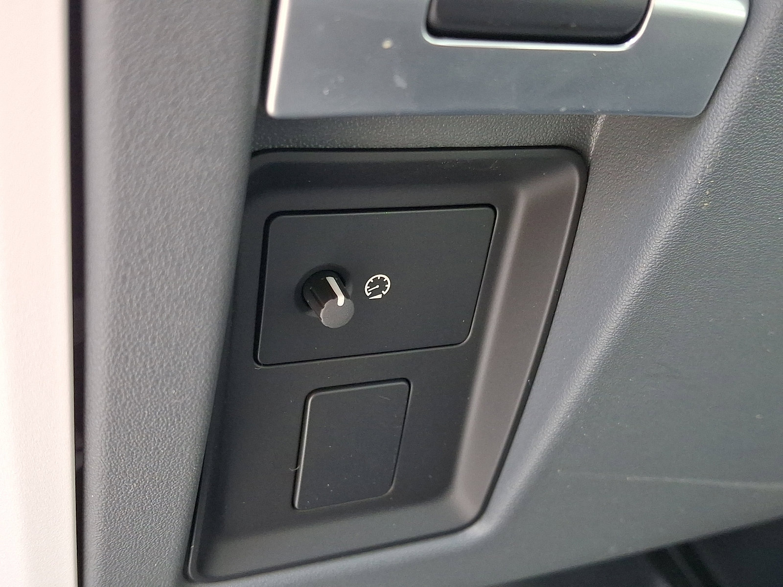 New 2026 Land Rover Defender 110 X-Dynamic SE image 20