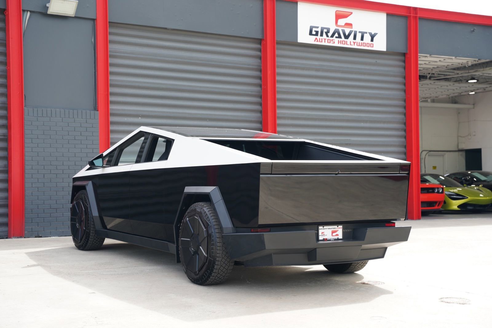 Used 2024 Tesla Cybertruck AWD Crew Cab image 8