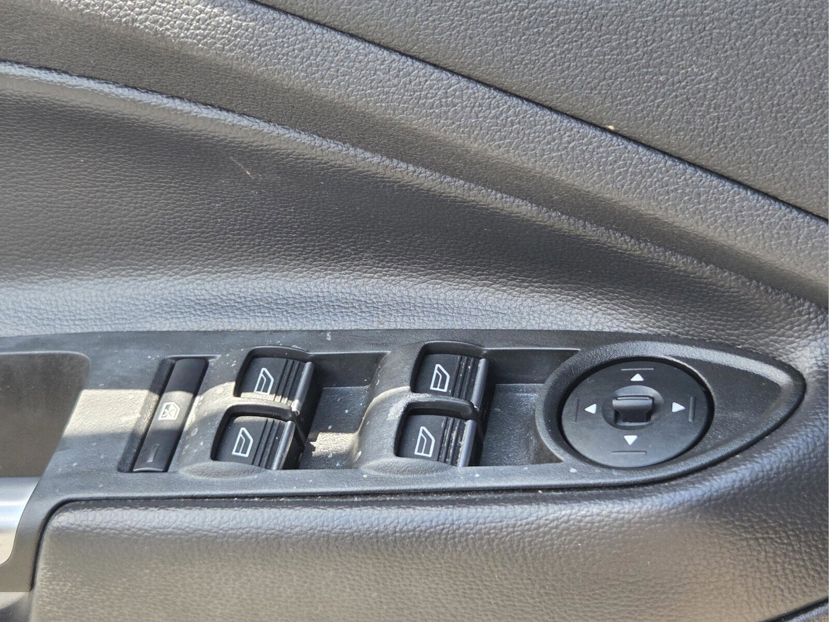 Used 2017 Ford Escape Titanium FWD image 17