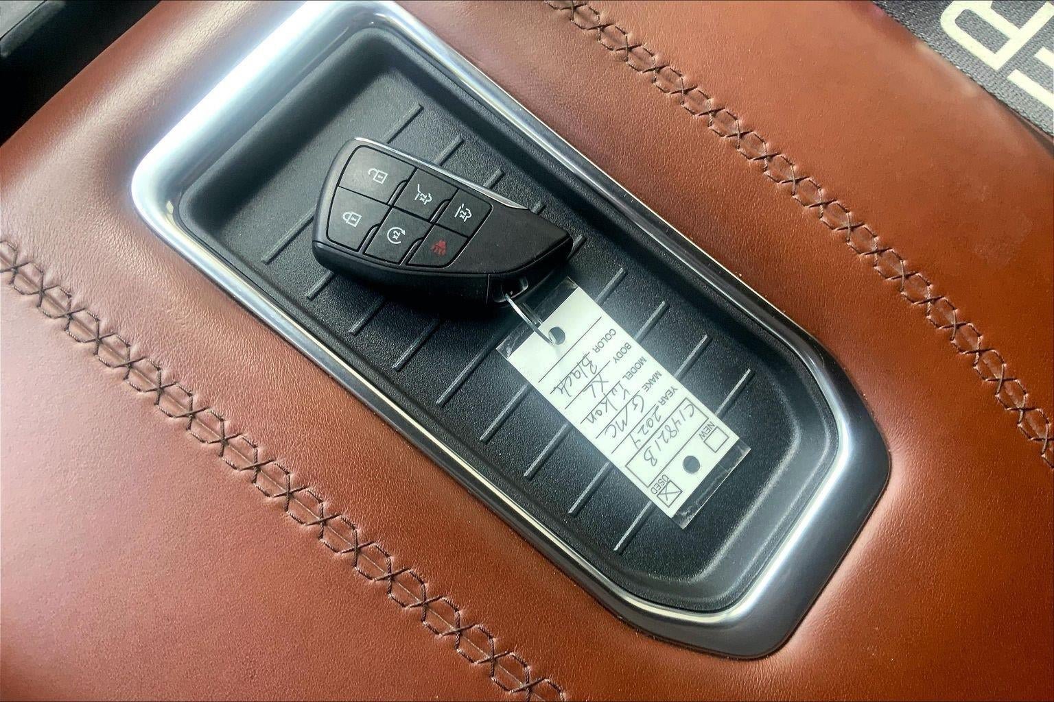 Used 2024 GMC Yukon XL Denali Ultimate AWD/4WD image 12