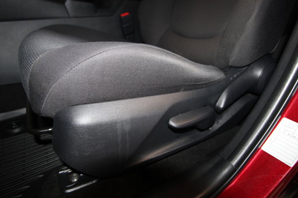 Used 2022 Toyota RAV4 LE image 7
