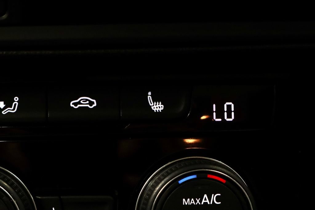 Used 2023 Volkswagen Jetta SE FWD image 4