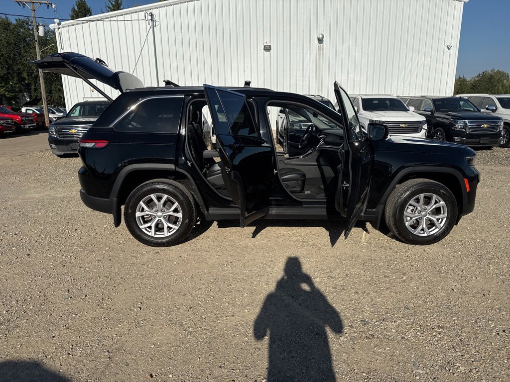 Used 2022 Jeep Grand Cherokee Limited w/ Trailer Tow Prep Group (B) image 31