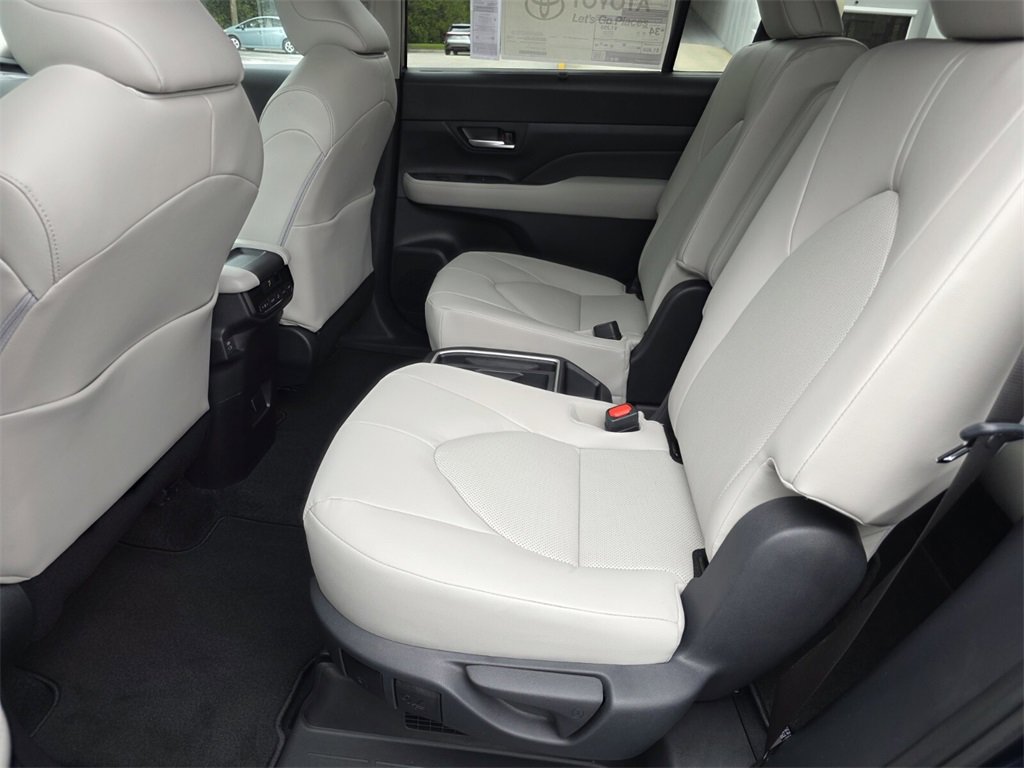 New 2026 Toyota Grand Highlander XLE image 23