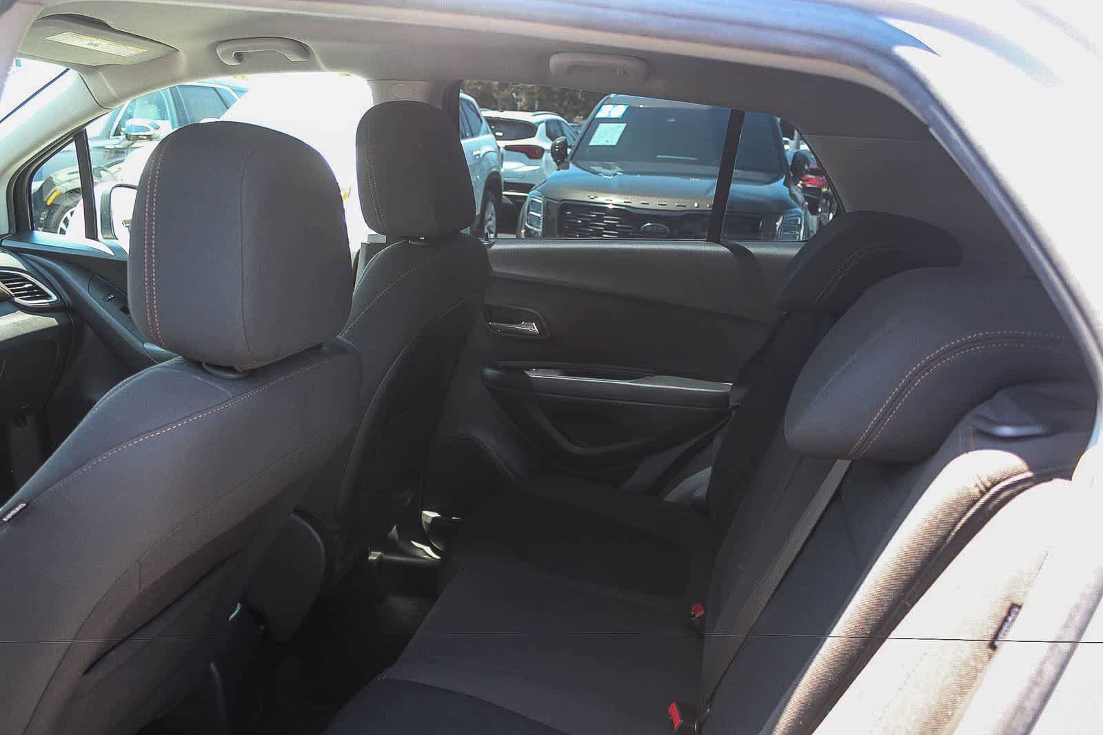 Used 2018 Chevrolet Trax LS AWD/4WD image 24