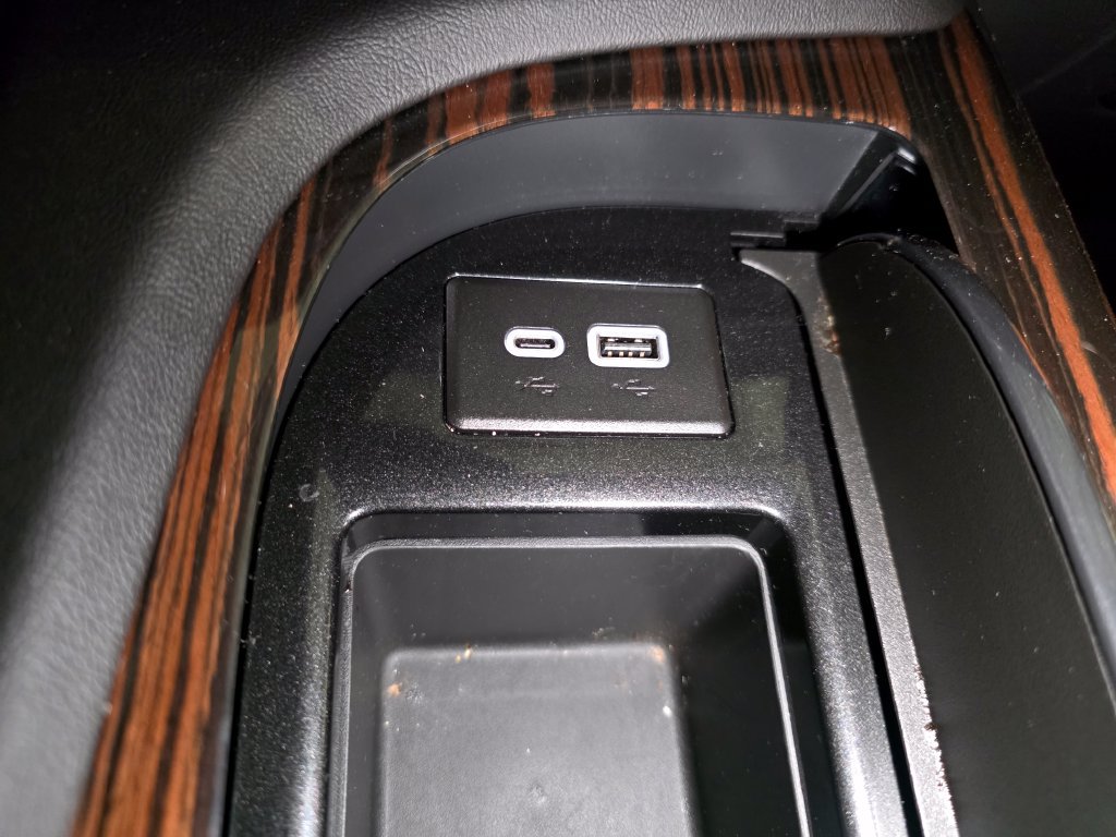 Used 2023 Cadillac Escalade Premium Luxury AWD/4WD image 29