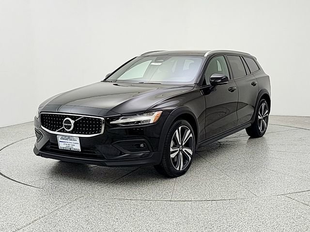 Used 2025 Volvo V60 B5 Cross Country Plus
