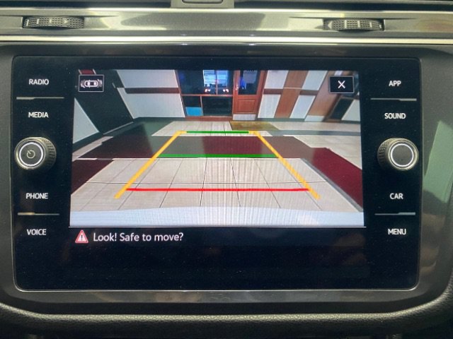 Used 2023 Volkswagen Tiguan SE w/ Panoramic Sunroof Package FWD image 34