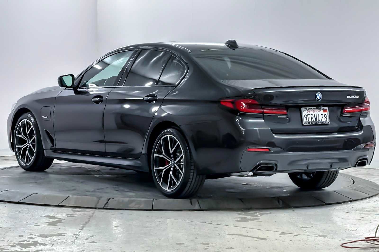 Used 2023 BMW 530e w/ Executive Package image 6