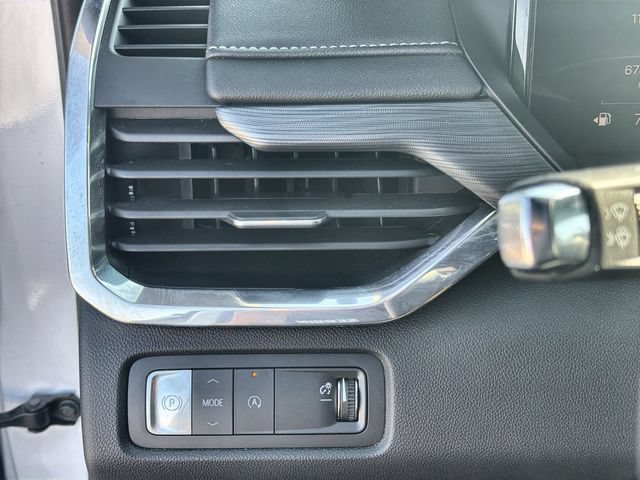 Certified 2025 GMC Acadia Elevation FWD image 17