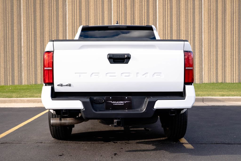 Used 2025 Toyota Tacoma SR5 AWD/4WD image 8