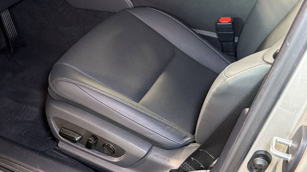 Used 2025 Lexus ES 300h w/ Premium Package image 26