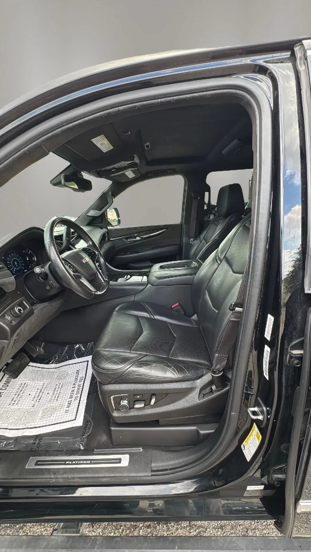 Used 2016 Cadillac Escalade Platinum RWD image 9