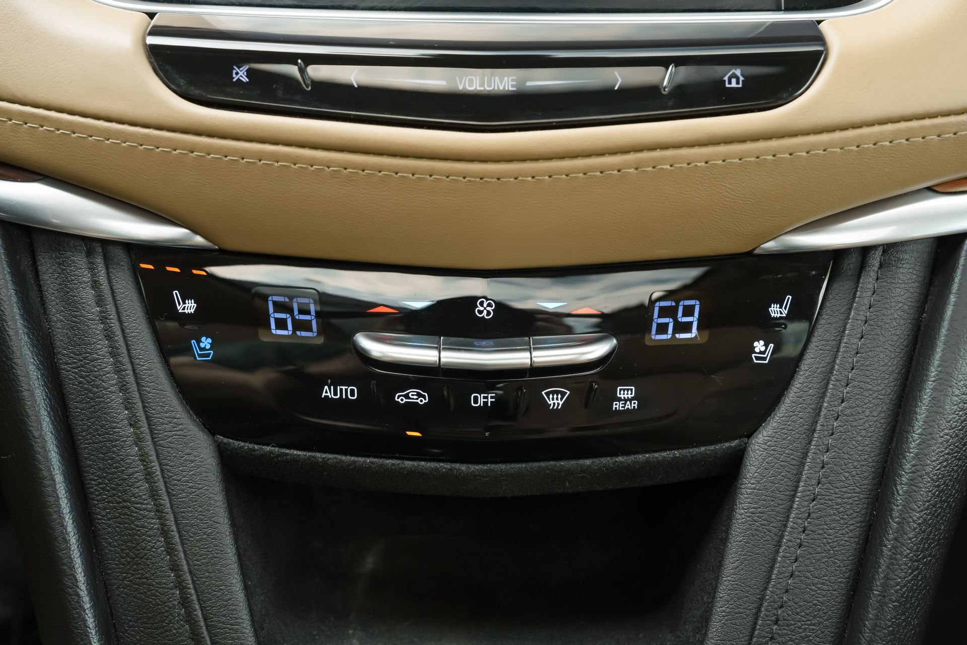 Used 2019 Cadillac XT5 Platinum image 16