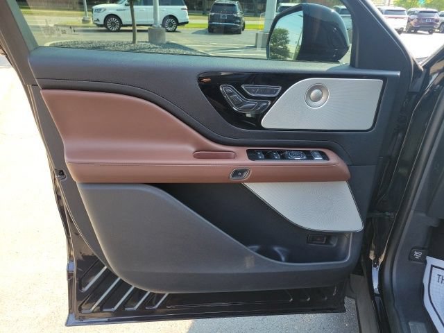Certified 2025 Lincoln Aviator Reserve w/ Equipment Group 201A AWD/4WD image 23