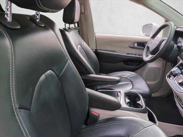 Used 2022 Chrysler Pacifica Touring-L FWD image 20