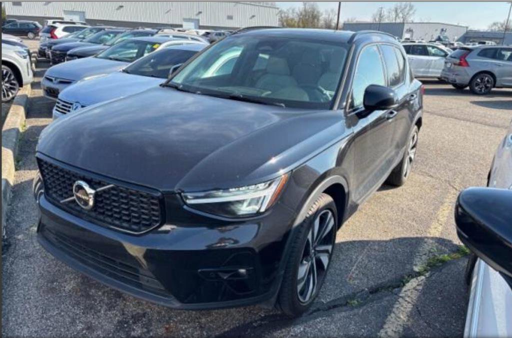 Used 2023 Volvo XC40 B5 Plus w/ Driver Assist Package image 24