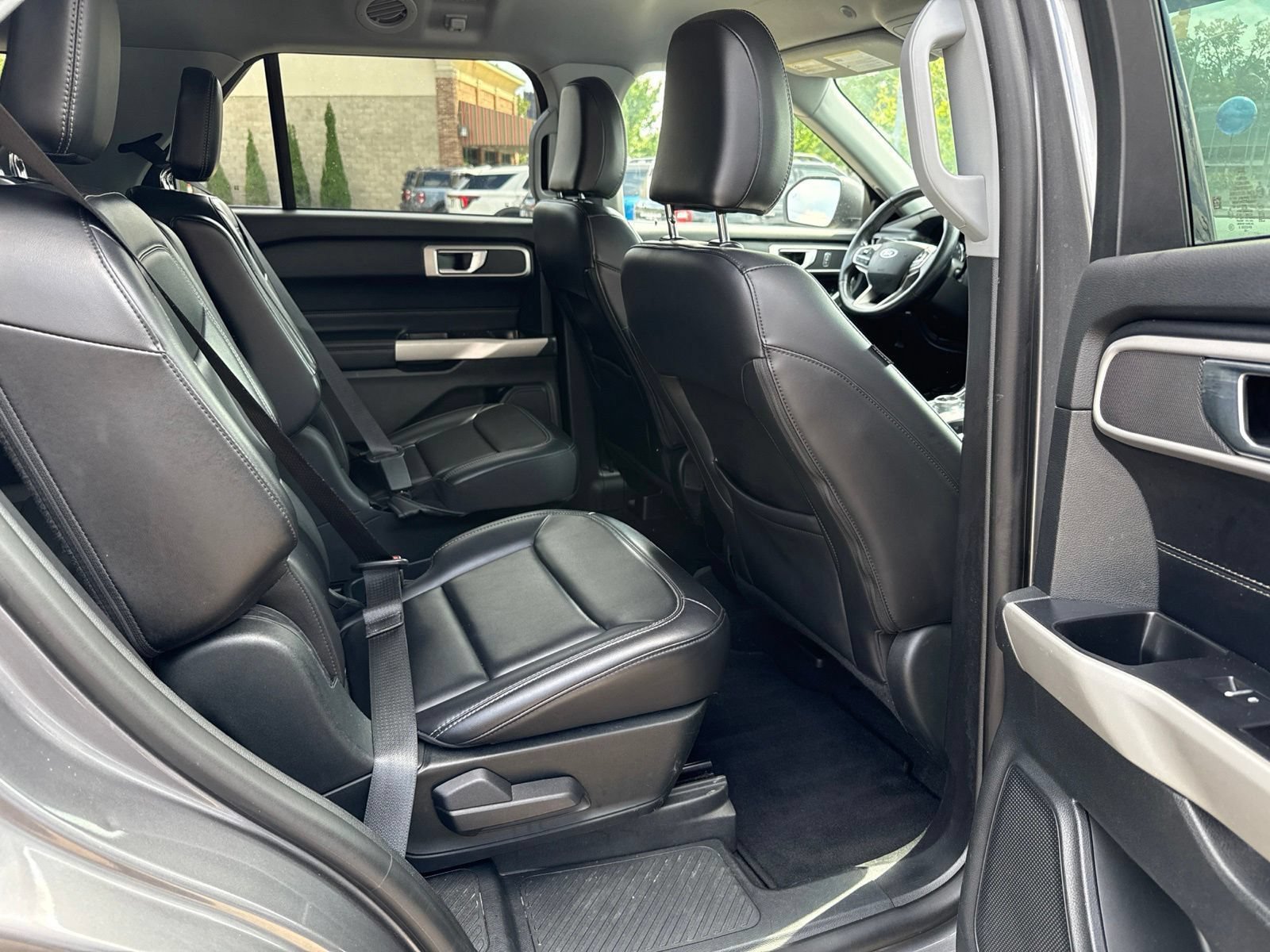 Used 2021 Ford Explorer XLT w/ Equipment Group 202A AWD/4WD image 7