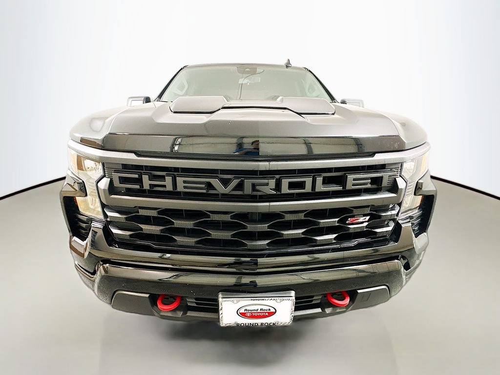 Used 2025 Chevrolet Silverado 1500 Custom Trail Boss w/ LPO, Dark Essentials Package AWD/4WD image 2
