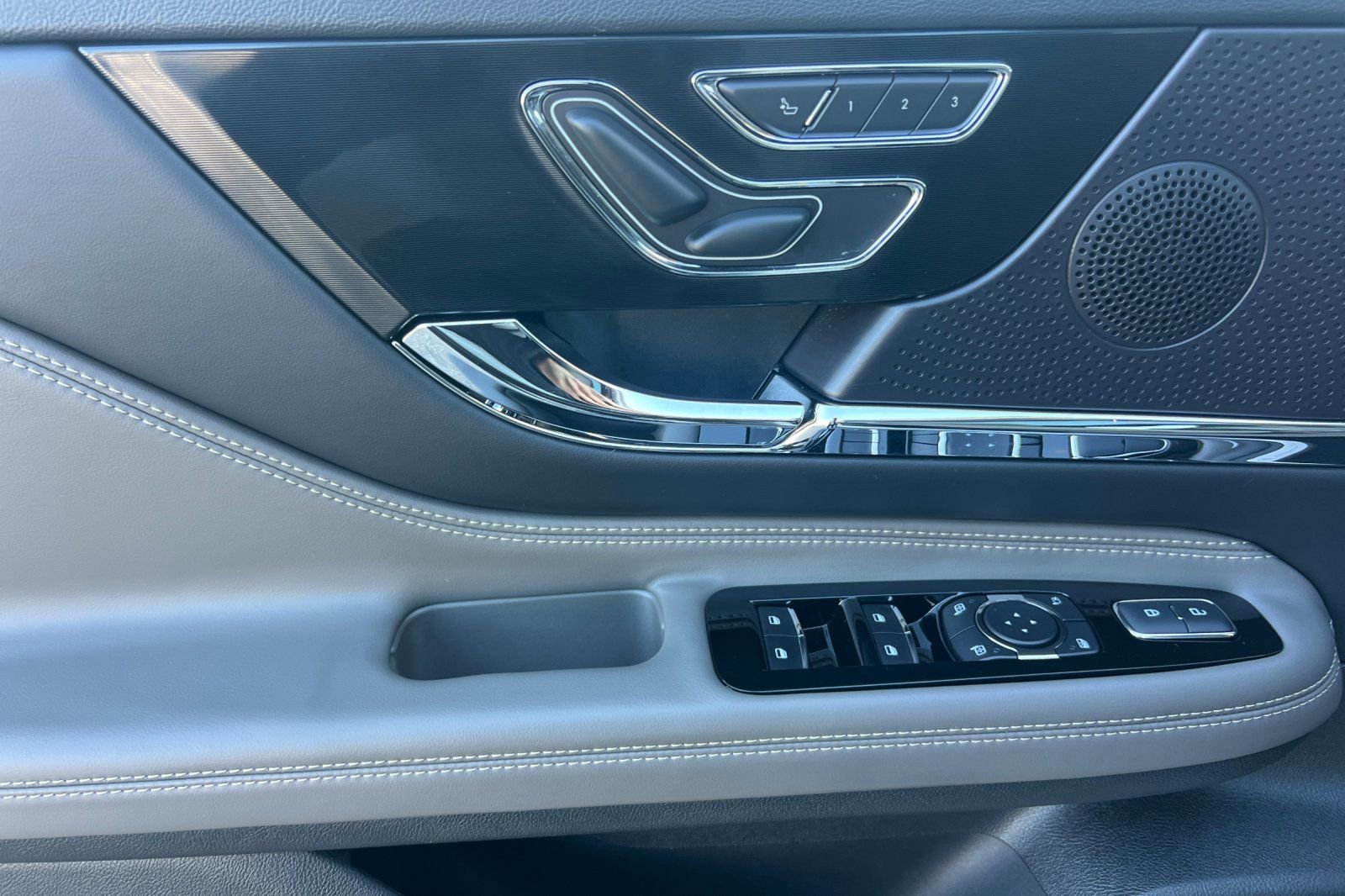 Certified 2025 Lincoln Corsair Grand Touring w/ Equipment Group 301A image 11