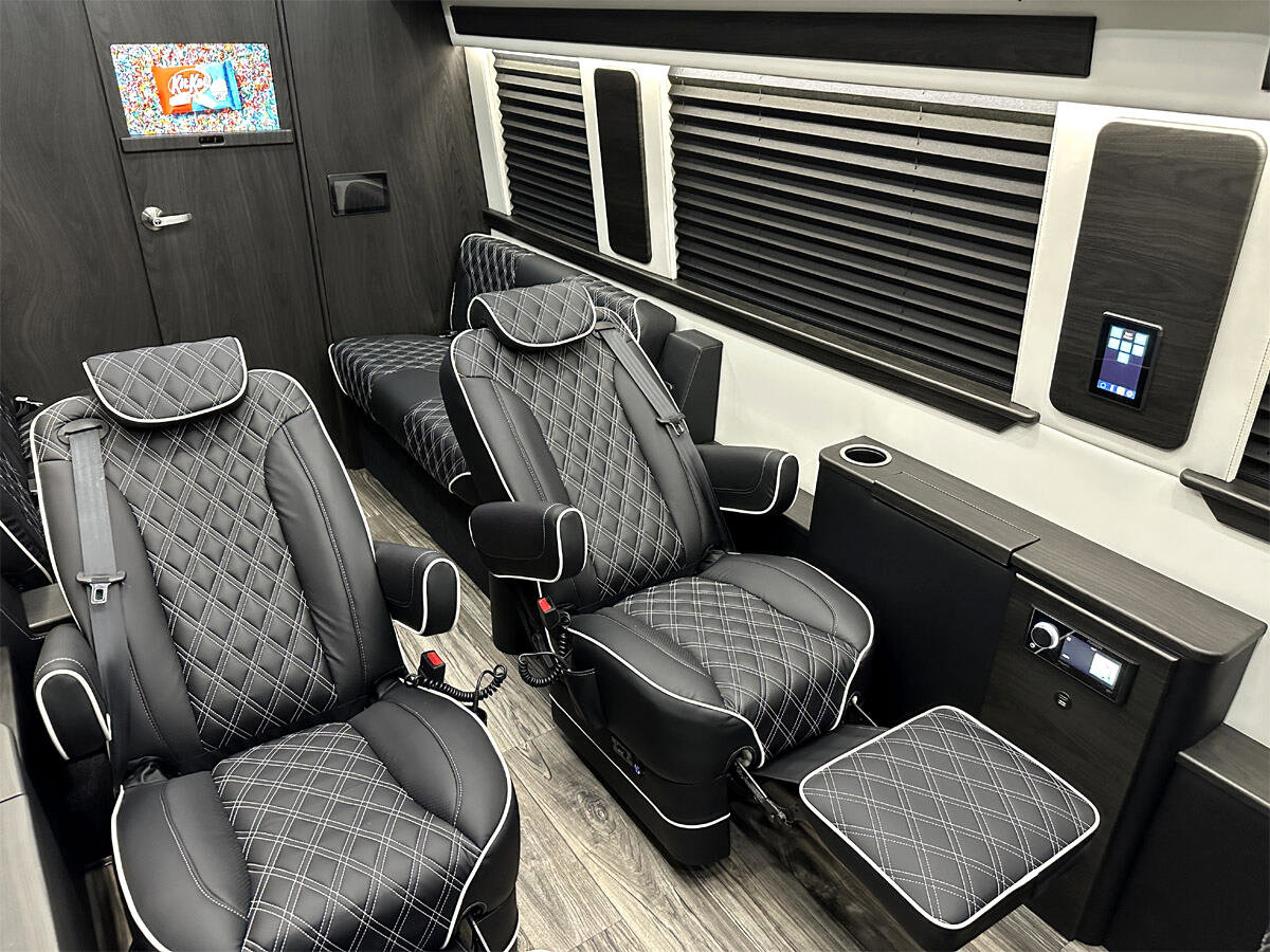 Used 2024 Mercedes-Benz Sprinter 3500 image 4