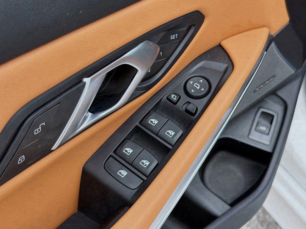 New 2025 BMW 330i Sedan w/ Convenience Package RWD image 23