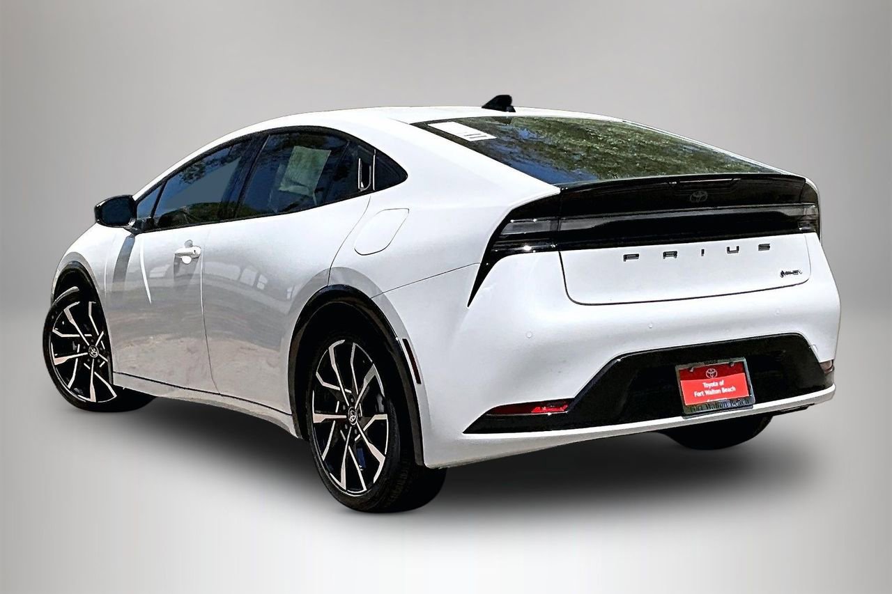 Used 2026 Toyota Prius Plug-In Hybrid image 4