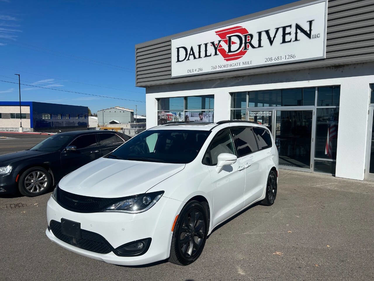 Used 2019 Chrysler Pacifica Limited w/ Advanced Safetytec Group image 1