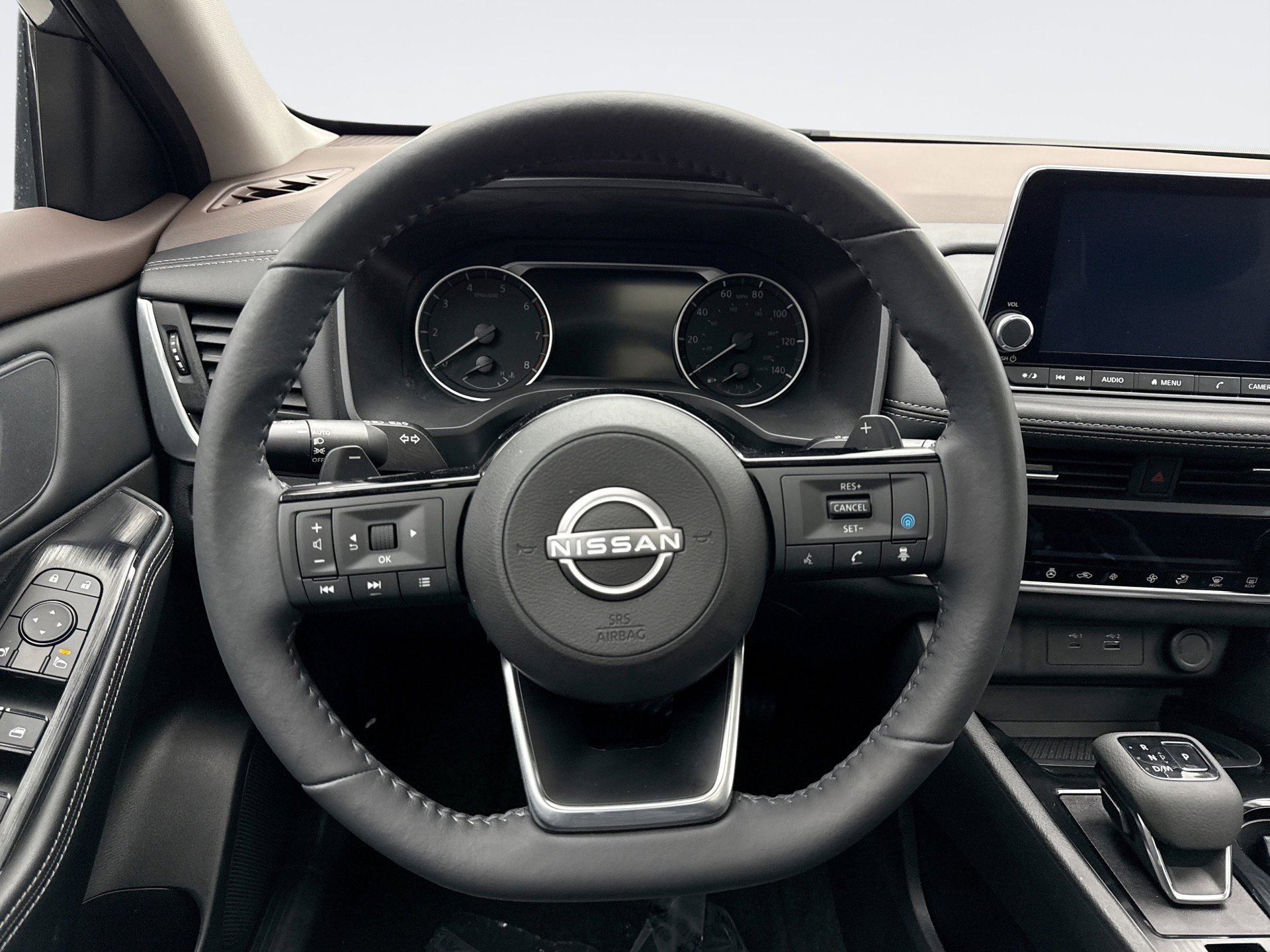 Used 2023 Nissan Rogue SV w/ SV Premium B Package image 12