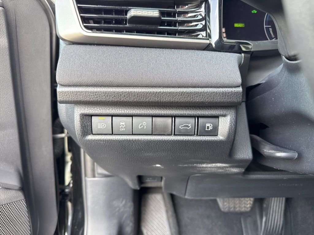 Used 2025 Toyota Camry LE FWD image 9
