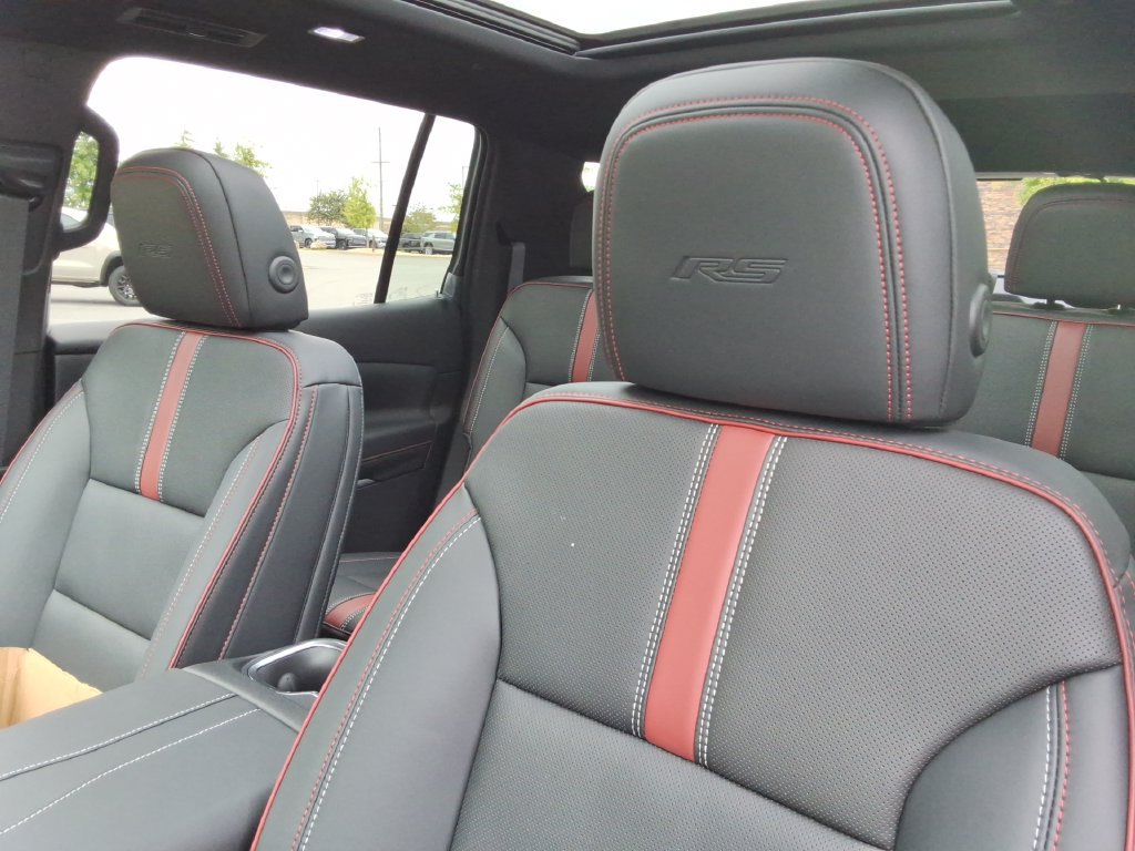 New 2027 Chevrolet Traverse RS FWD image 21