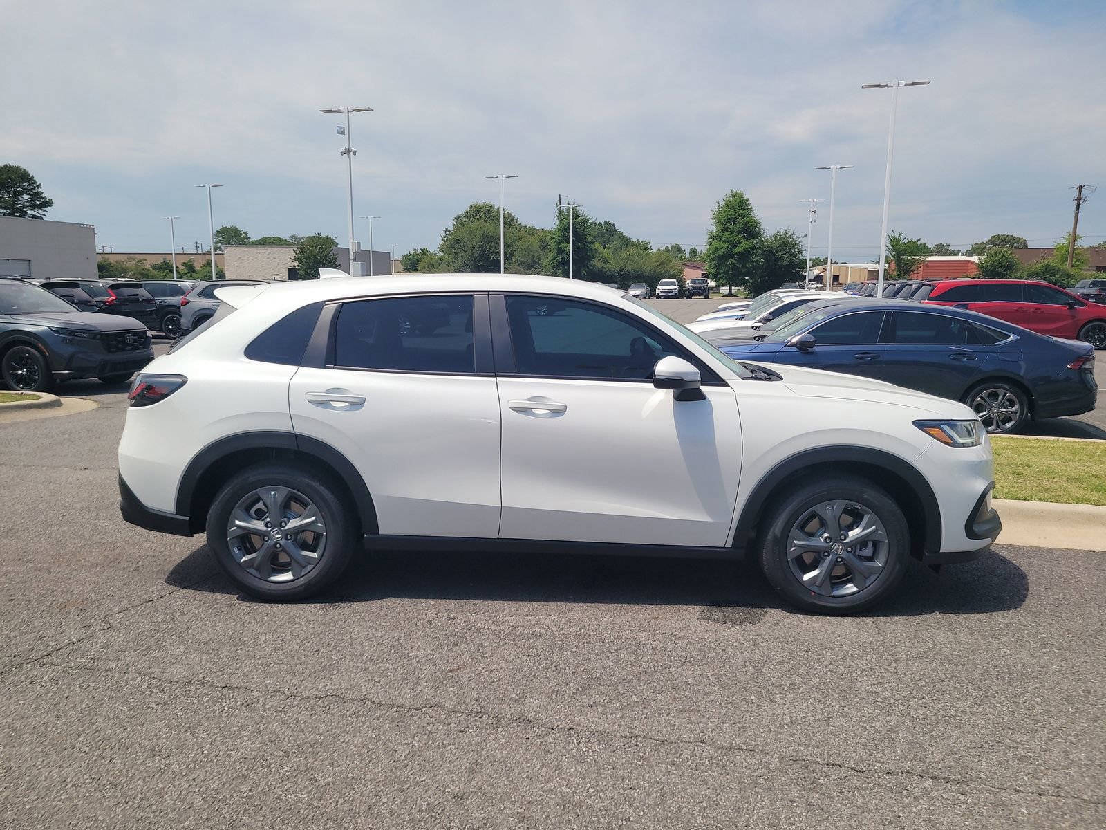 New 2027 Honda HR-V LX image 2