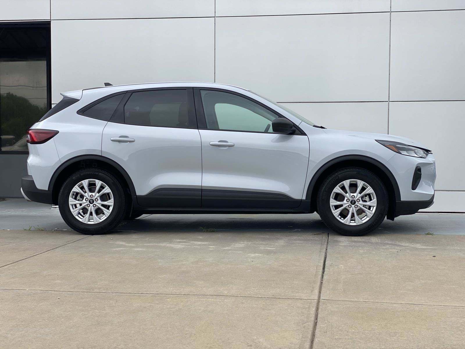 Used 2025 Ford Escape Active FWD image 3