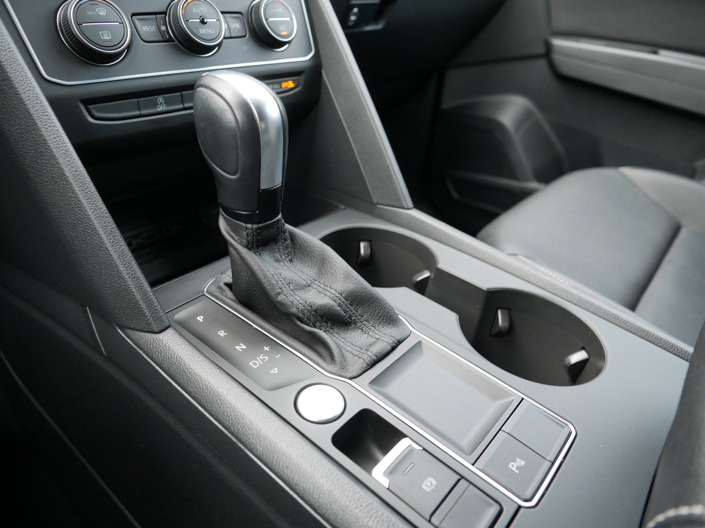 Used 2021 Volkswagen Atlas SE image 24