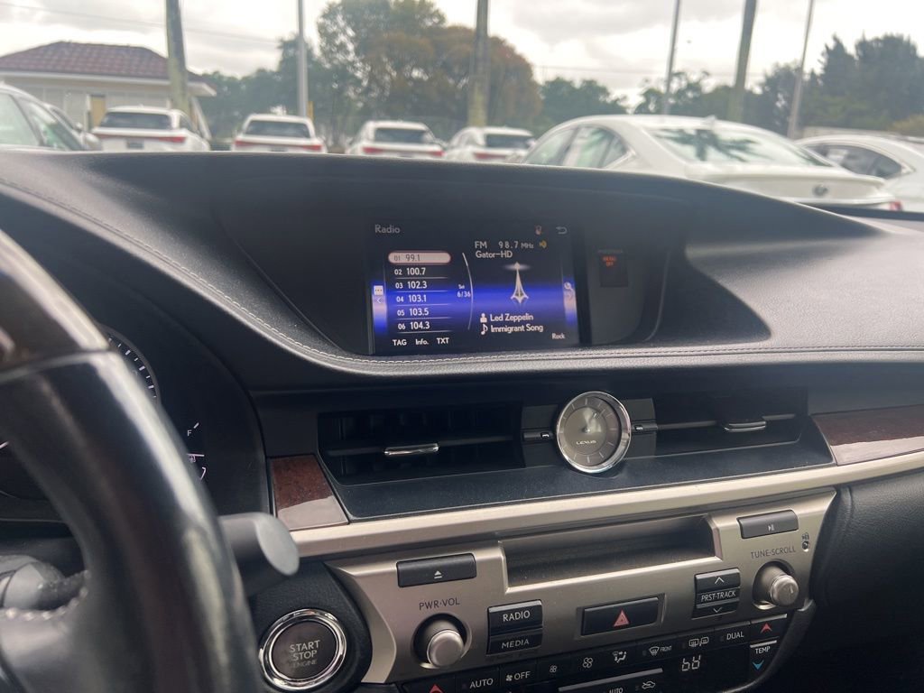 Used 2015 Lexus ES 350 w/ Premium Package FWD image 3