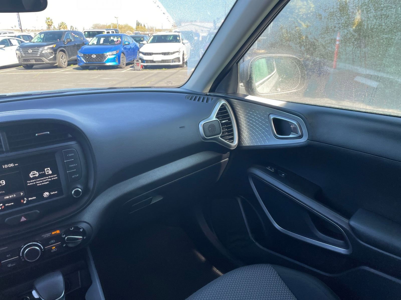 Used 2025 Kia Soul LX w/ LX Technology Package FWD image 33